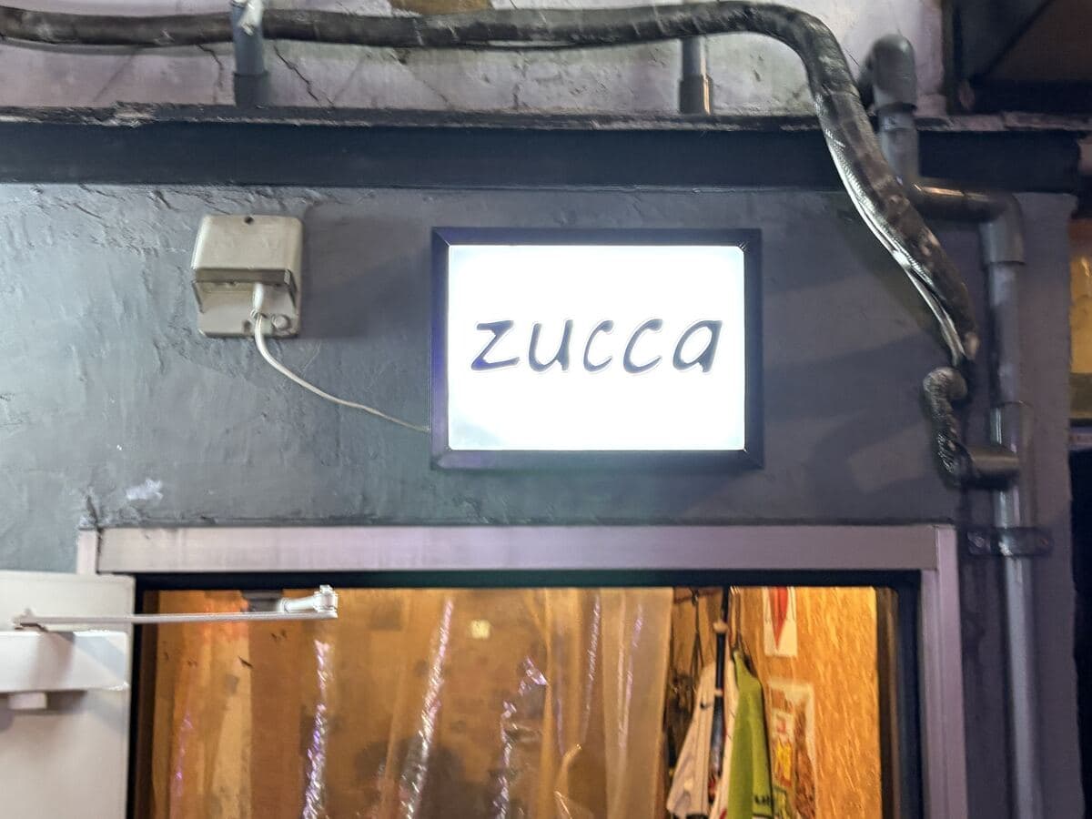 zuccaの白看板