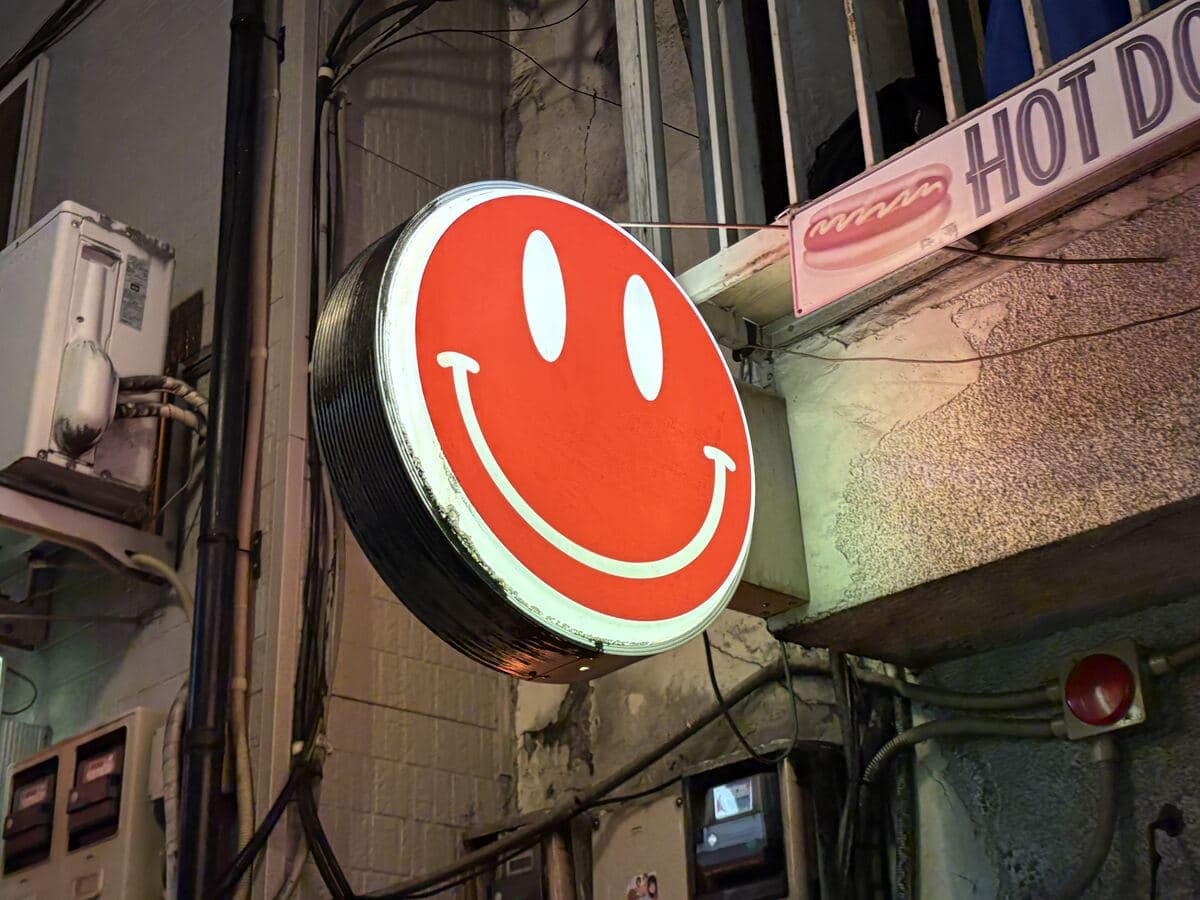 スマイルマークの丸看板